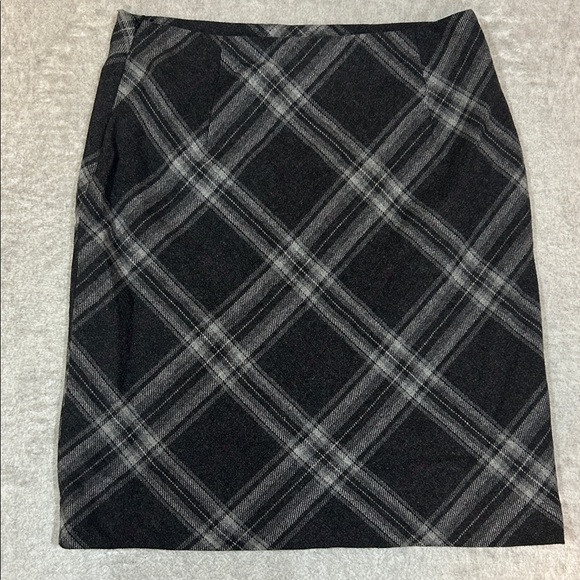 EDDIE BAUER • Black and Gray Wool Blend Skirt sz 2 - Picture 2 of 3